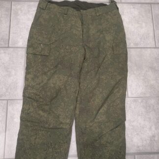 Trophy russian army winter uniform pants with suspenders. Size 56-4. Very good condition.