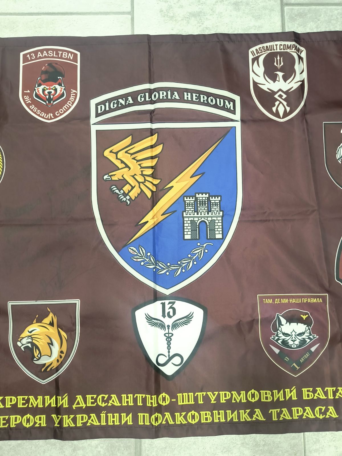 Ukrainian flag signed by fighters of 13th Airmobile Battalion - Image 3